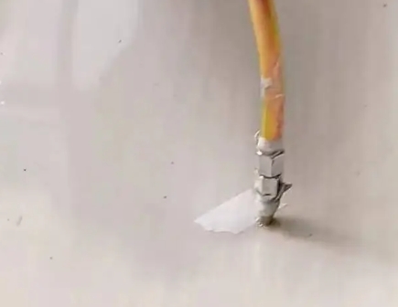 寿宁瓷砖空鼓维修公司专业解答在瓷砖铺贴过程中，如果使用的砂料过粗（如全部使用了粗砂），可能会导致以下问题
